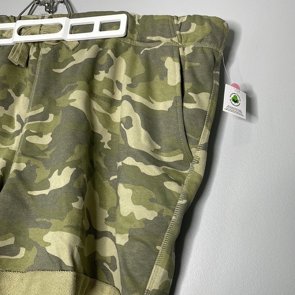 George Camo Printed Shorts - Picture 2 of 6